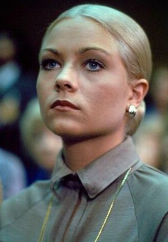 Theresa Russell