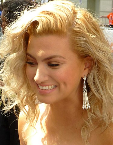 Tori Kelly
